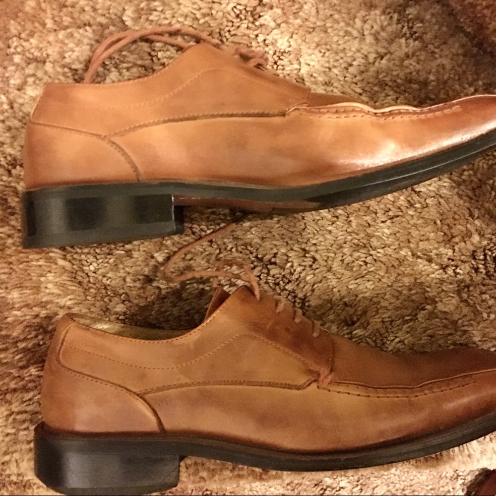 Stacy Adams Modena men’s dress shoe.  Tan. Size 10. Matching belt (36” waist).